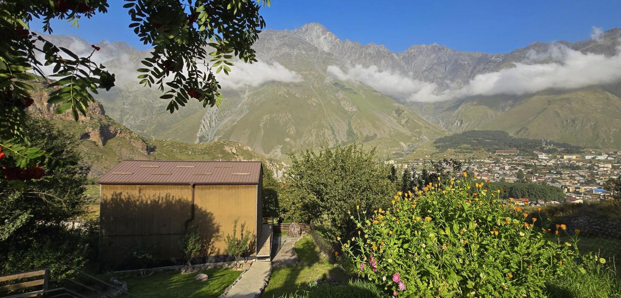 My Space Kazbegi Extérieur photo
